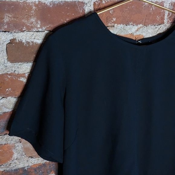 Ann Taylor Medium‎ Black Crew Neck Blouse w/ Ruffle at the Bottom - Picture 2 of 9